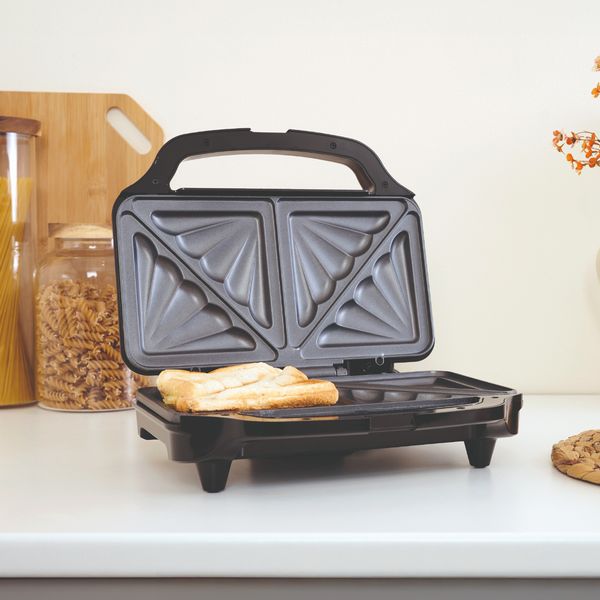 Hamilton Beach Essentials 1.7L Rapid Boil Kettle, 4 Slot Toaster, Deep Full Sand wich Toaster